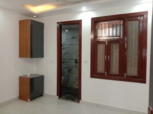 Room in 4 BHK Builder Floor at Dwarka Mor – for Sale