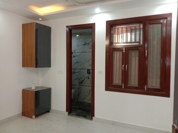 Room in 4 BHK Builder Floor at Dwarka Mor – for Sale