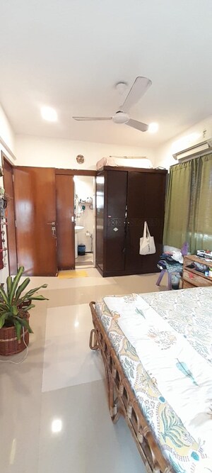Furnished Amenities in 2 BHK Apartment at Juhu Sun N Sea CHS, Juhu – for Rent