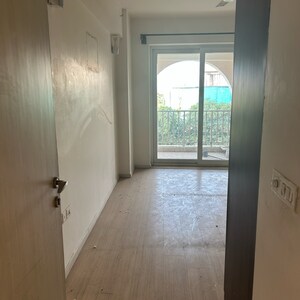 Room in 3 BHK Apartment at DLF The Skycourt, Nawada Fatehpur – for Rent