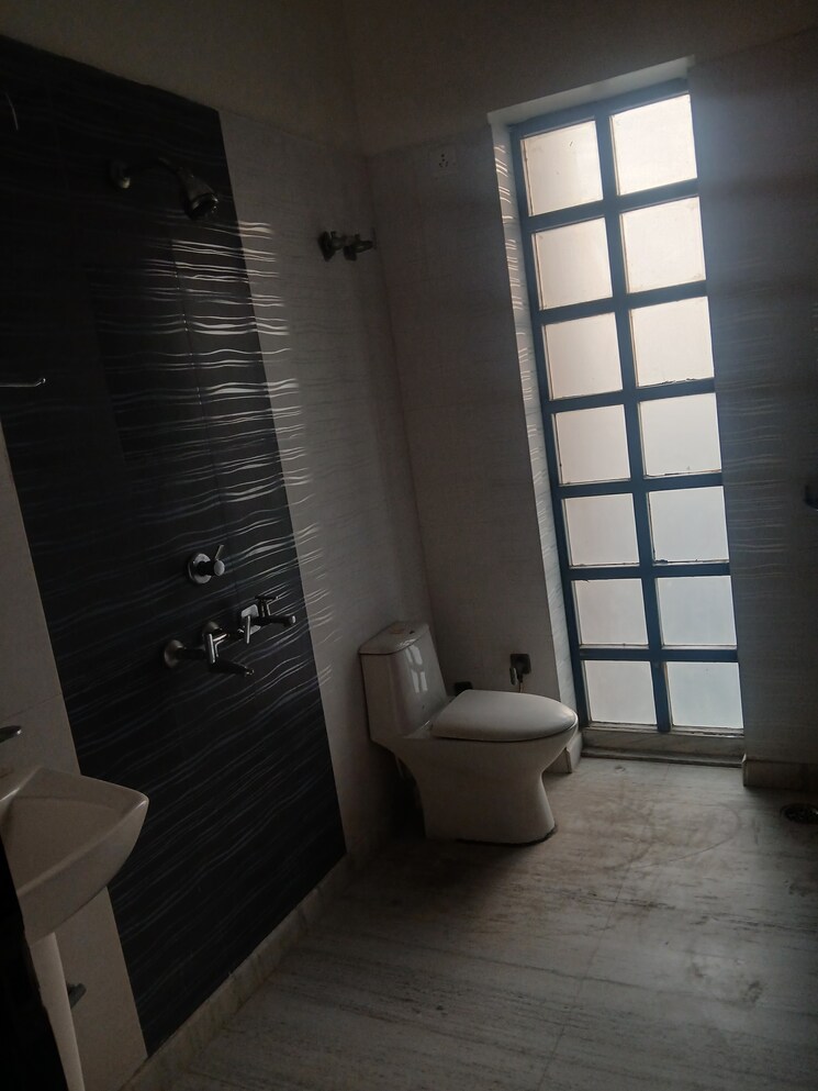 Bathroom, sector 15 4 Bedroom 500 Sq.Yd. Builder Floor In Sector 15 Hisar 9617300