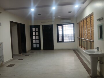Room in 4 BHK Builder Floor at Sector 15 – for Rent