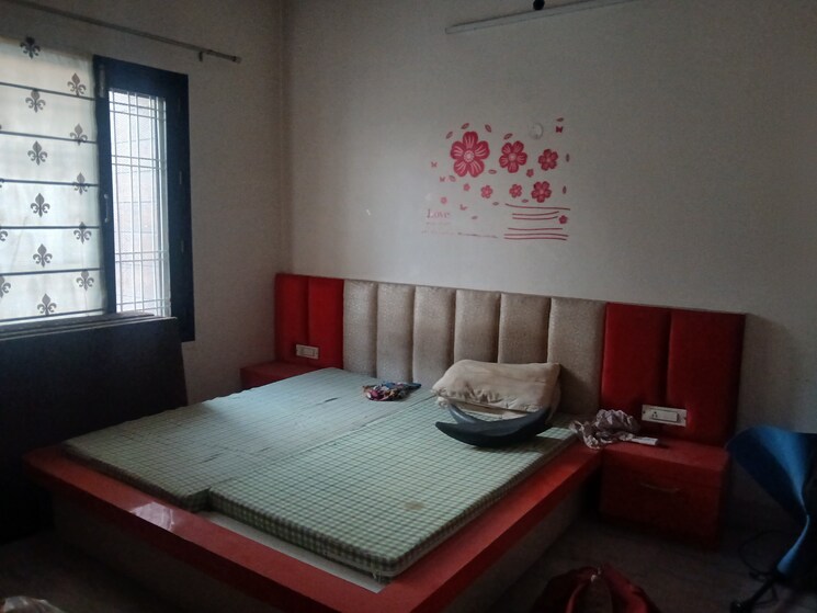 Bedroom, sector 15 4 Bedroom 500 Sq.Yd. Builder Floor In Sector 15 Hisar 9617300