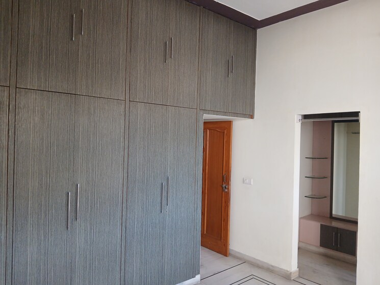 Other, sector 15 2 Bedroom 250 Sq.Yd. Builder Floor In Sector 15 Hisar 9617301