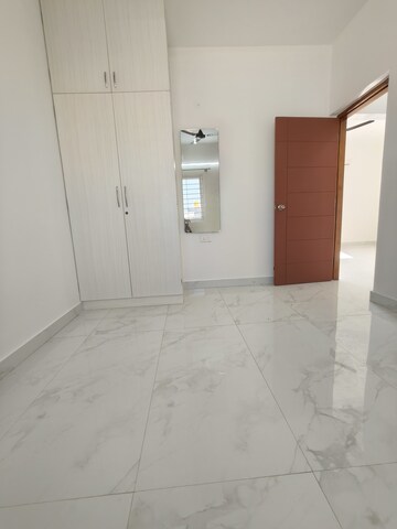 Room in 2 BHK Apartment at Halasuru – for Rent