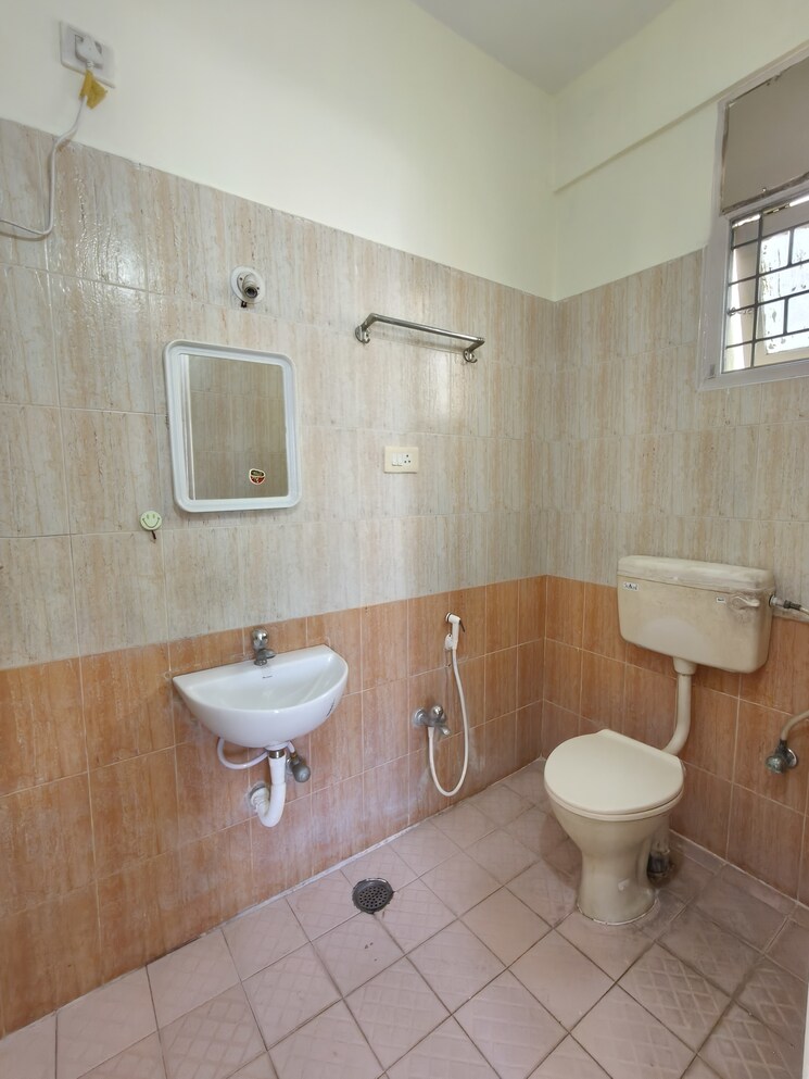Bathroom, kodihalli 3 Bedroom 1750 Sq.Ft. Apartment In Kodihalli Bangalore 9617310