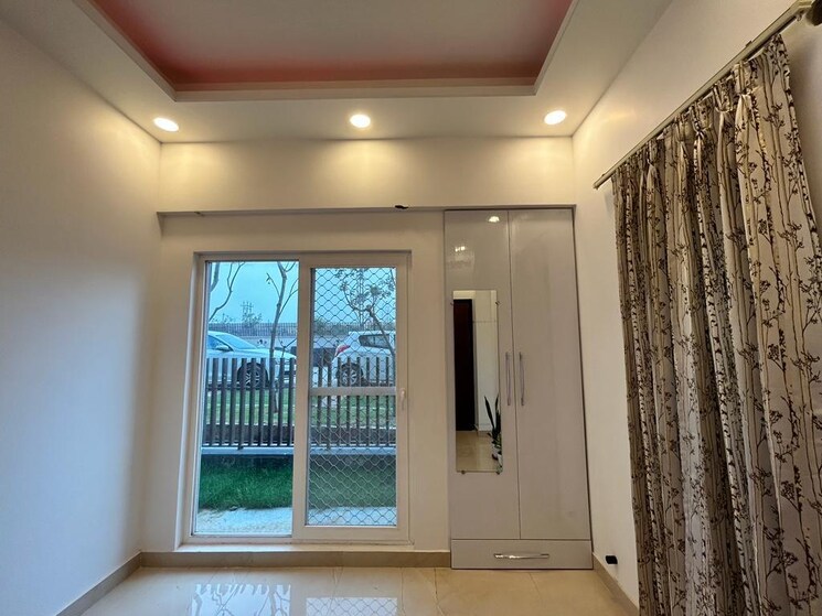 Room, rwa-apartments-sector-45 2 Bedroom 300 Sq.Mt. Builder Floor In Sector 45 Noida 9617313