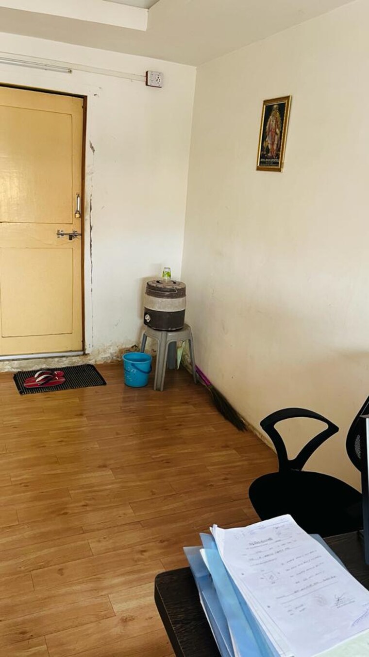 Other, akota Commercial Office Space 200 Sq.Ft. In Akota Vadodara 9617346