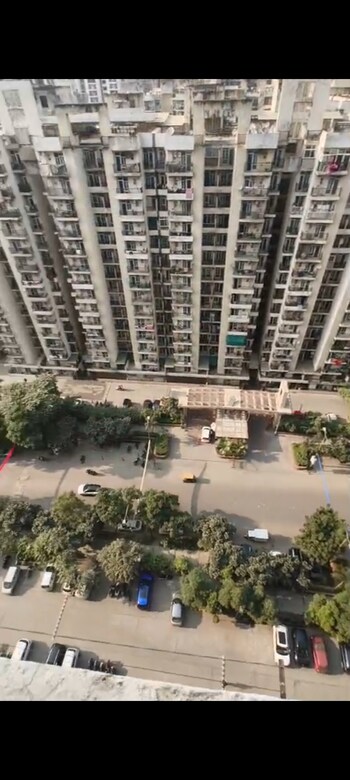 Gaur City 6th Avenue