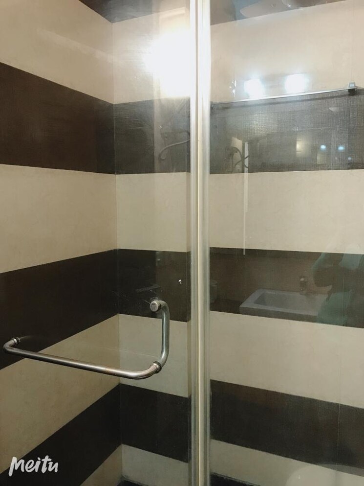 Bathroom, greater kailash i 3 Bedroom 208 Sq.Yd. Builder Floor In Greater Kailash I Delhi 9617358