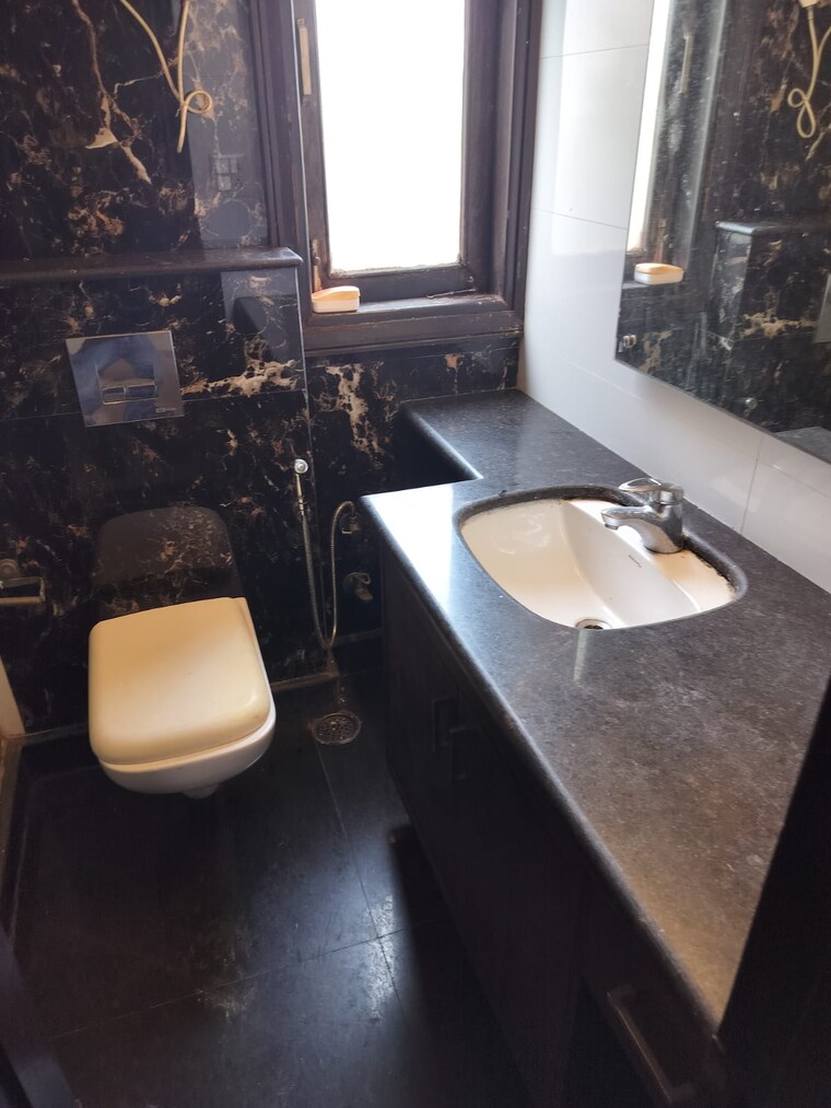 Bathroom, shivalik colony 3 Bedroom 200 Sq.Yd. Builder Floor In Shivalik Colony Delhi 9617360