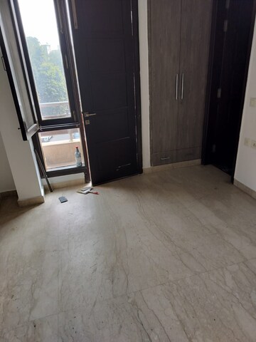 Room in 3 BHK Builder Floor at Shivalik Colony – for Rent