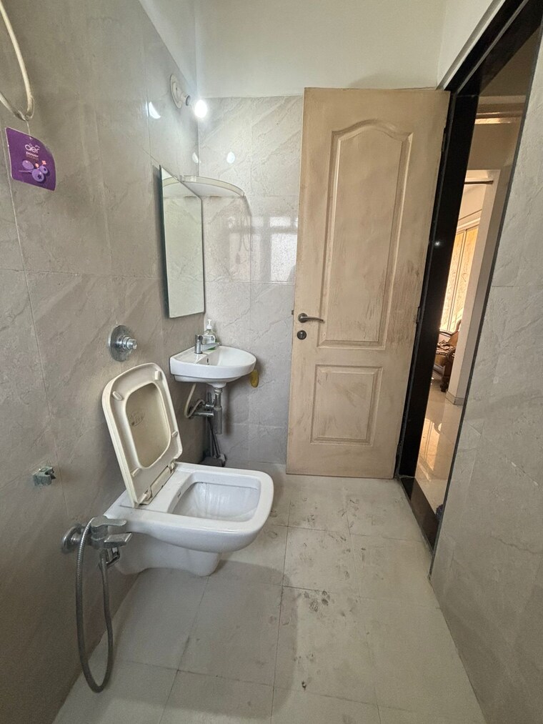 Bathroom, puranik-city-phase-iii 1 Bedroom 420 Sq.Ft. Apartment In Ghodbunder Road Thane 9617373