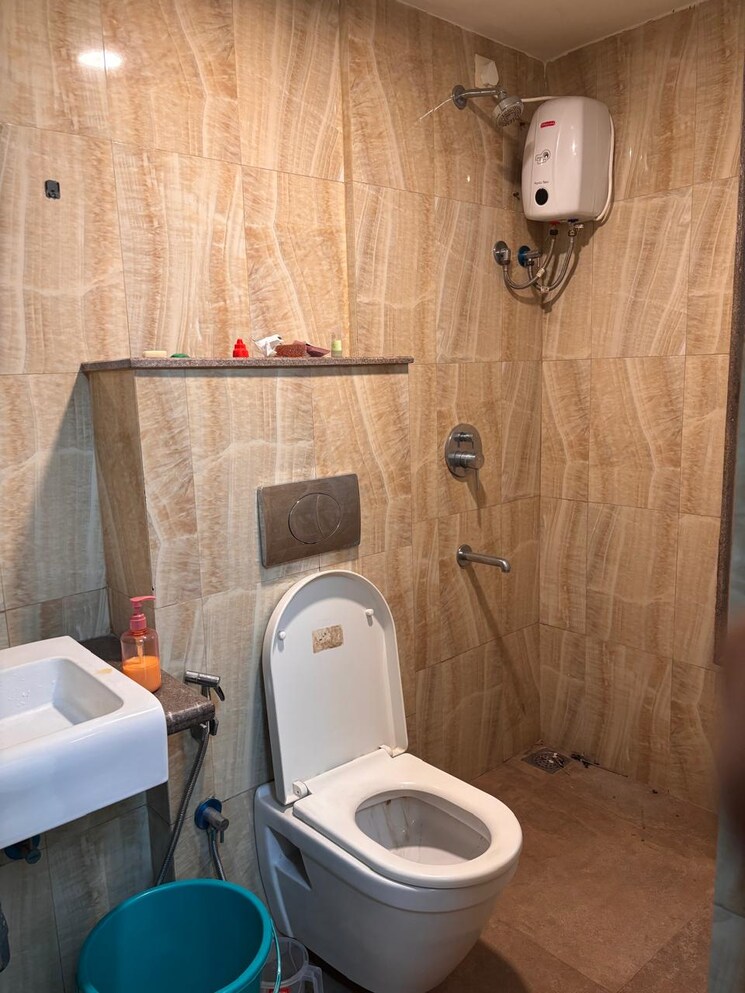 Bathroom, lodha-amara 1 Bedroom 420 Sq.Ft. Apartment In Kolshet Road Thane 9617376