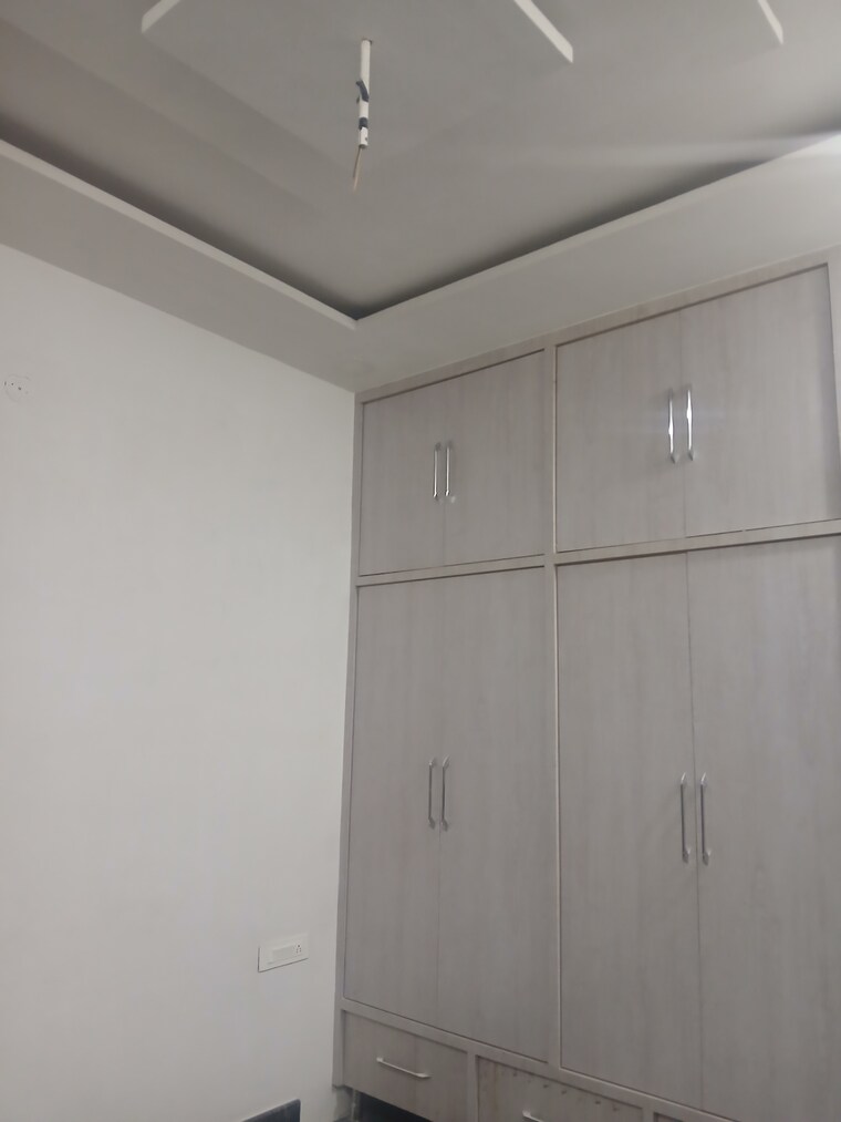 Room, sector 14 2 Bedroom 200 Sq.Yd. Builder Floor In Sector 14 Hisar 9617383