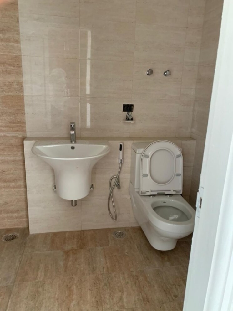 Bathroom, ss-southend-floors 3 Bedroom 500 Sq.Ft. Apartment In South City 2 Gurgaon 9617384