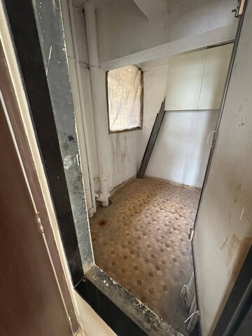 Bathroom in 1 BHK Apartment at Abhishek Apartments Malad, Malad East – for Rent