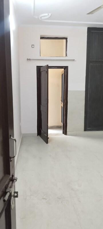 Room in 4 BHK Independent House at Sector 16 – for Rent