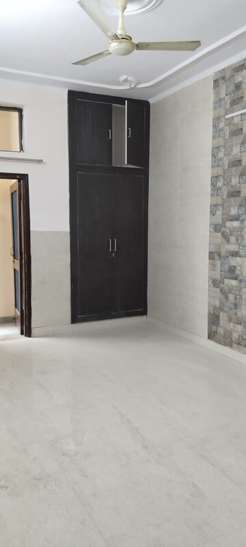 Room in 4 BHK Independent House at Sector 16 – for Rent