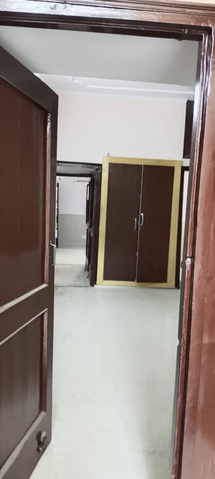 Room, sector 16 4 Bedroom 1250 Sq.Ft. Independent House In Sector 16 Faridabad 9617389