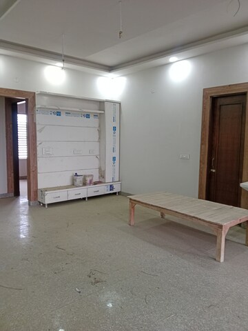 Room in 3 BHK Builder Floor at Sector 8 – for Rent