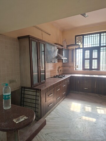 Parking in 3 BHK Independent House at Sector 48 – for Rent