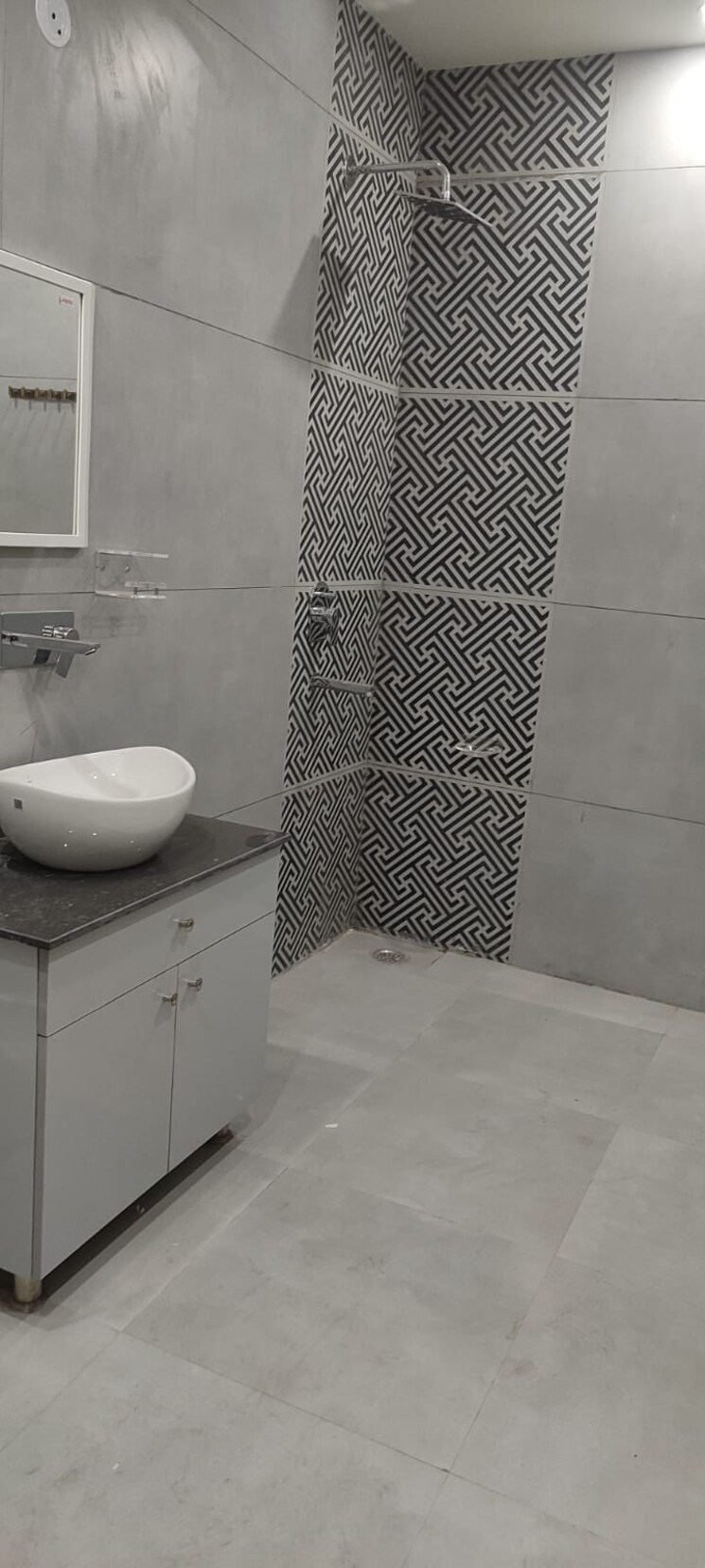 Bathroom, sector 15 3 Bedroom 3150 Sq.Ft. Builder Floor In Sector 15 Faridabad 9617401