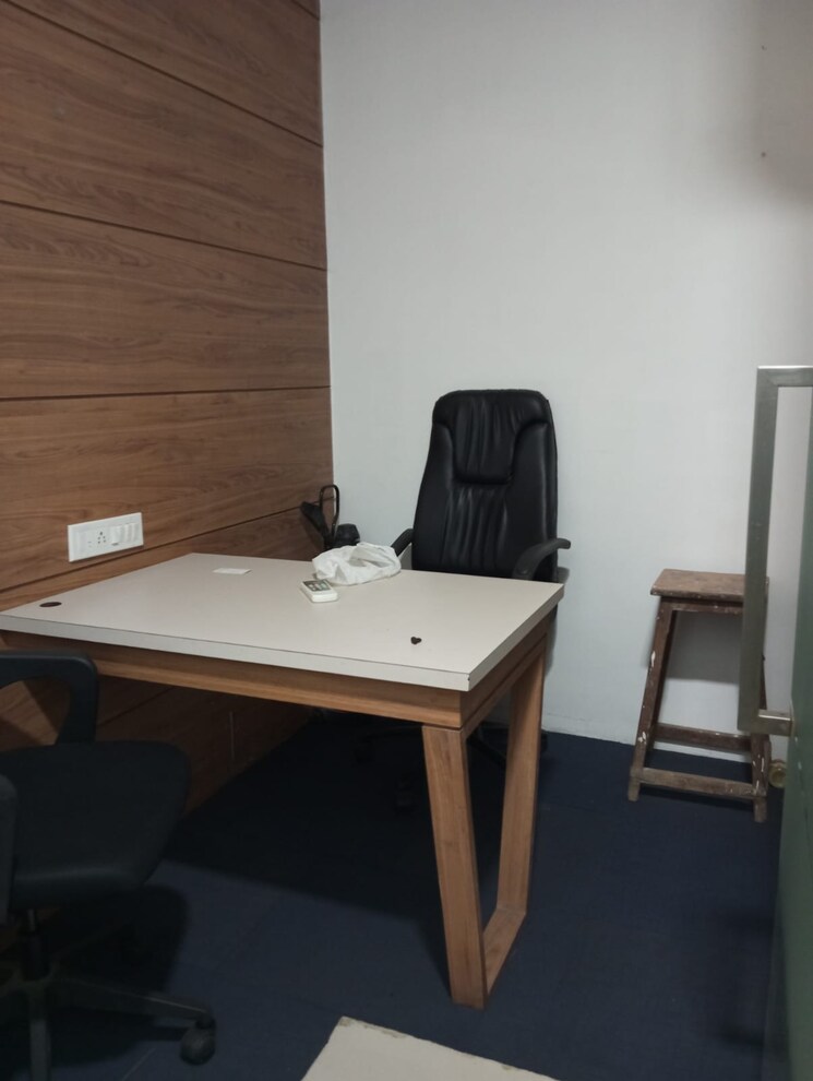 Team Area, real-tech-park Commercial Office Space 687 Sq.Ft. In Vashi Sector 30a Navi Mumbai 9617396