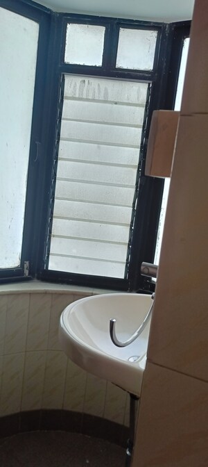 Bathroom in 2 BHK Apartment at Chaitanya Tower, Prabhadevi – for Sale