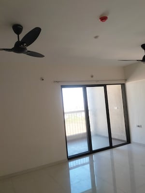Room in 2 BHK Apartment at Kolte Patil Rose Parade, Kondhwa – for Rent