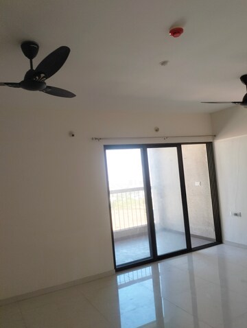 Room in 2 BHK Apartment at Kolte Patil Rose Parade, Kondhwa – for Rent