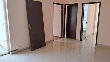 Room in 2.5 BHK Apartment at Amrapali Ivory Heights, Amrapali Dream Valley – for Sale