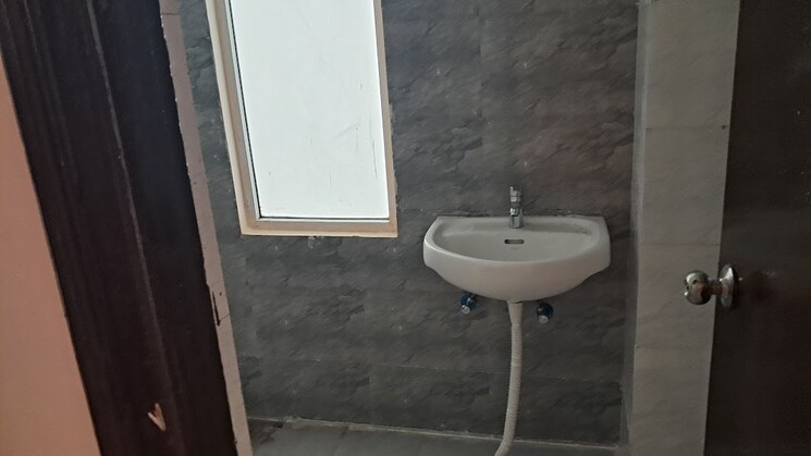 Bathroom, amrapali-dream-valley 2.5 Bedroom 927 Sq.Ft. Apartment In Tech Zone 4 Greater Noida Greater Noida 9617608