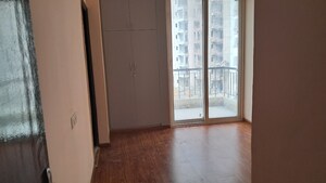 Room in 2.5 BHK Apartment at Amrapali Dream Valley, Tech Zone 4 Greater Noida – for Sale