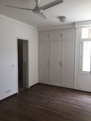 Room in 3 BHK Builder Floor at Sector 53 – for Rent