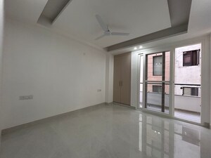 Room in 3 BHK Apartment at Chattarpur – for Rent