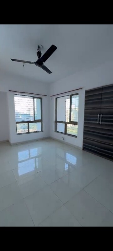 Room in 2.5 BHK Apartment at NRI Complex Phase 2, Seawoods – for Rent
