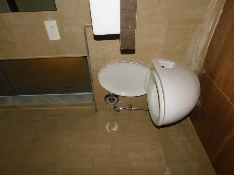 Bathroom, adityaraj-majestic 2 Bedroom 560 Sq.Ft. Apartment In Chembur Mumbai 9617650