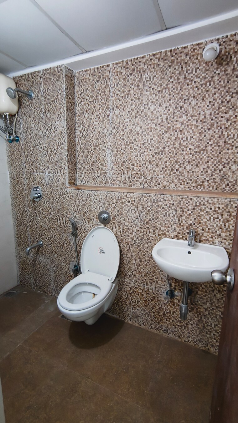 Bathroom, lodha-palava-downtown-dombivli-east 2 Bedroom 820 Sq.Ft. Apartment In Dombivli East Thane 9617694