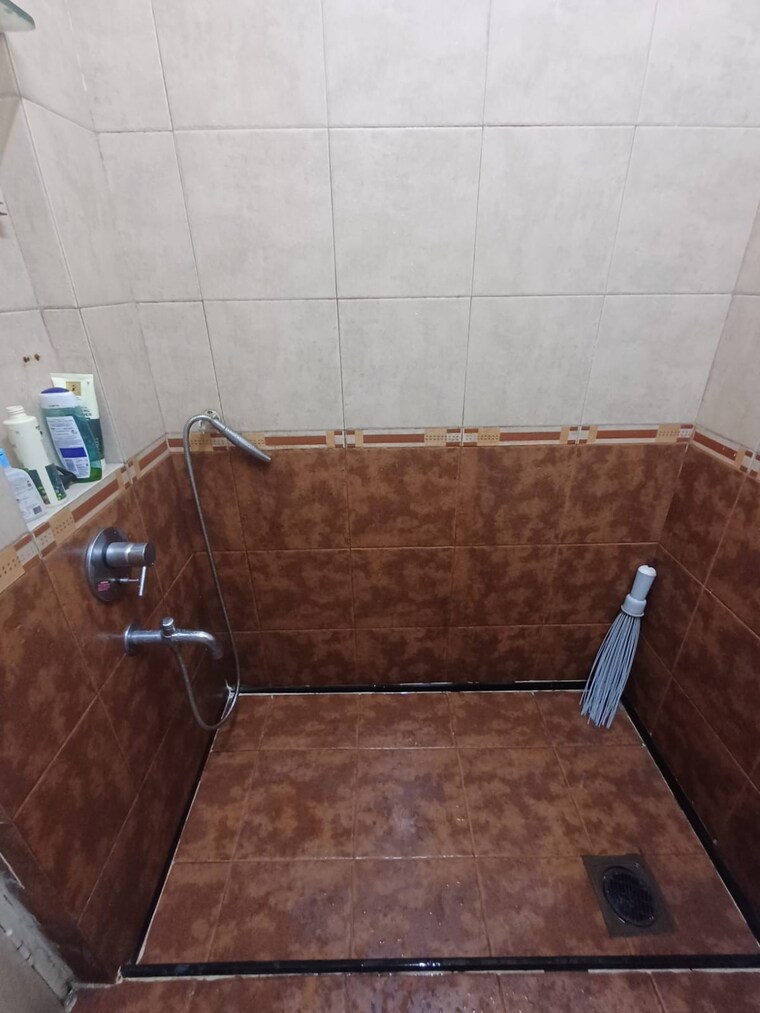 Bathroom, ashish-swapnalok-towers 2 Bedroom 920 Sq.Ft. Apartment In Goregaon East Mumbai 9617726