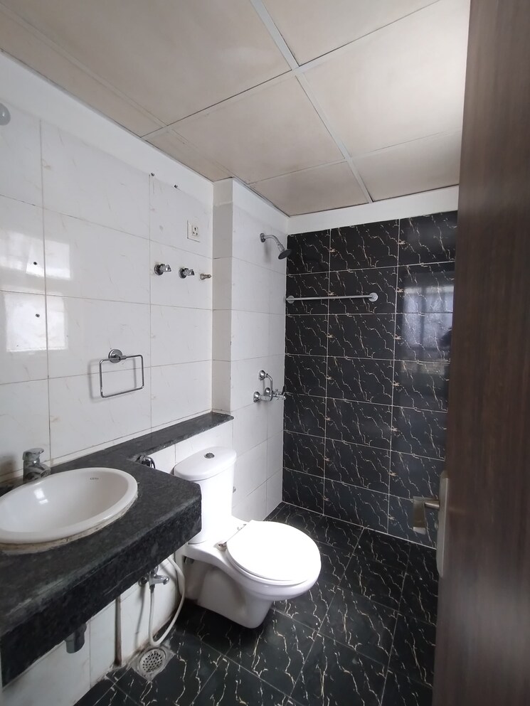 Bathroom, shiv-sai-emerald-heights 2 Bedroom 1250 Sq.Ft. Apartment In Sector 88 Faridabad 9617744