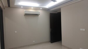 Room in 4 BHK Builder Floor at Green Park – for Rent