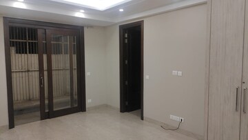 Room in 4 BHK Builder Floor at Green Park – for Rent