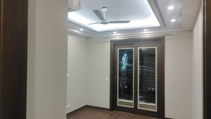 Room in 4 BHK Builder Floor at Green Park – for Rent