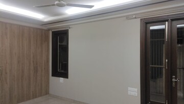 Room in 4 BHK Builder Floor at Green Park – for Rent