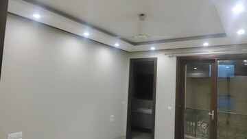 Room in 4 BHK Builder Floor at Green Park – for Rent