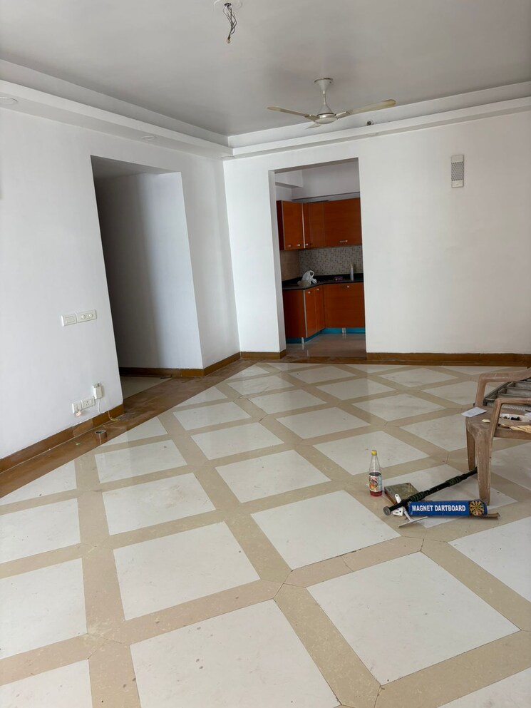 Room, puri-pranayam 3 Bedroom 1857 Sq.Ft. Apartment In Sector 82 Faridabad 9617869