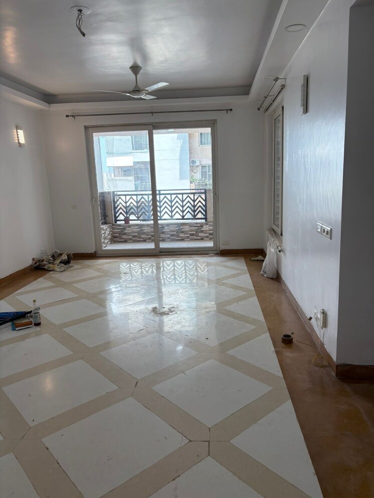 Room, puri-pranayam 3 Bedroom 1857 Sq.Ft. Apartment In Sector 82 Faridabad 9617869