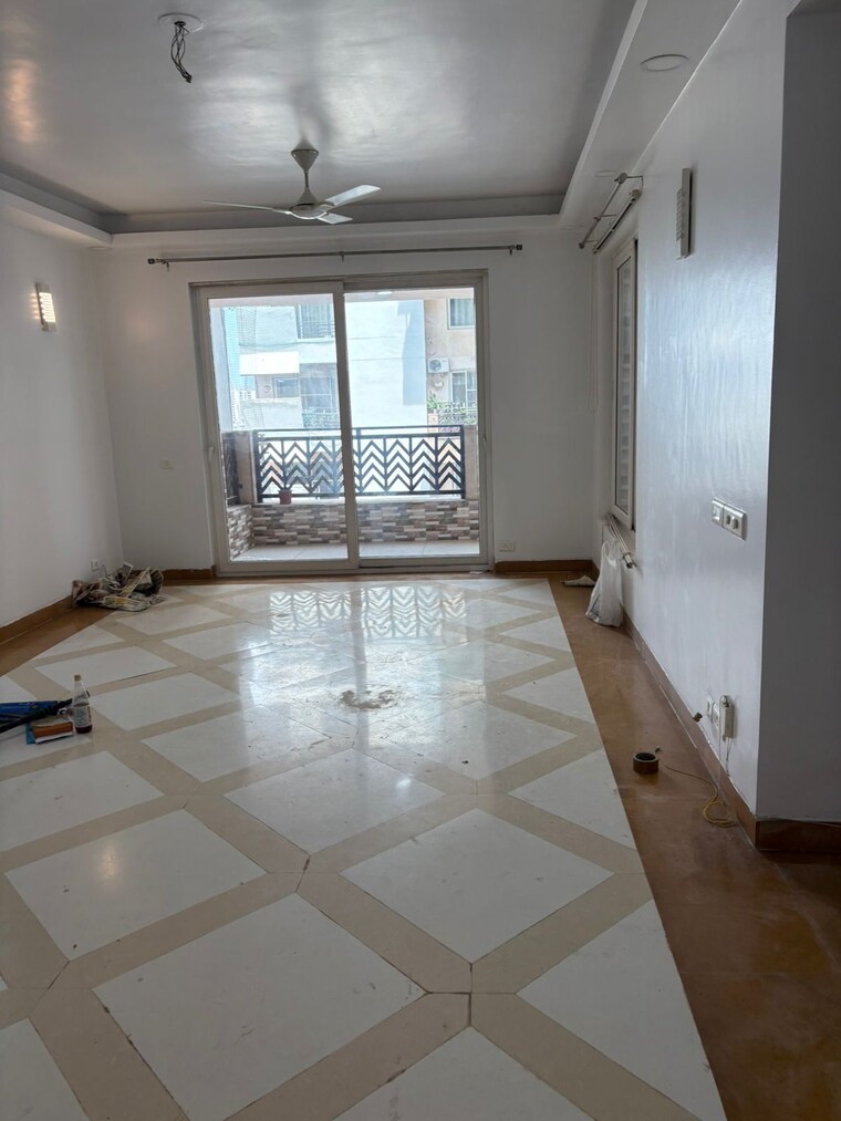 Room, puri-pranayam 3 Bedroom 1857 Sq.Ft. Apartment In Sector 82 Faridabad 9617869