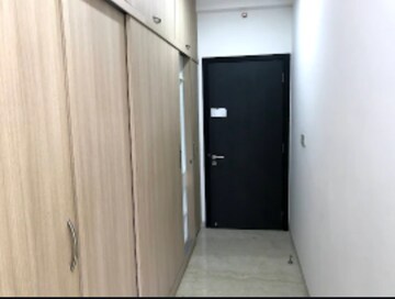 Room in 5 BHK Apartment at Oberoi Realty Prisma, Andheri East – for Rent